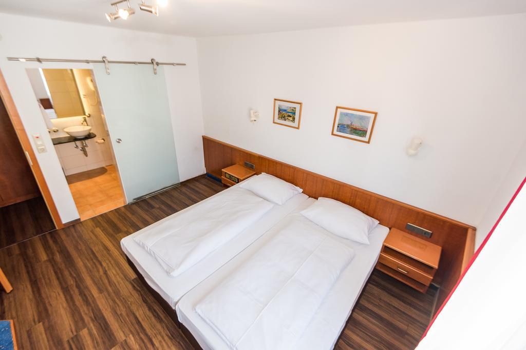 Hotel Am Friedensplatz Stuttgart Room photo